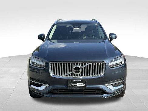 Used 2025 Volvo XC90 B5 Core AWD/4WD image 3