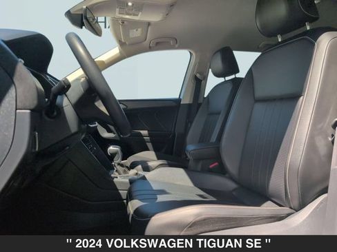 Used 2024 Volkswagen Tiguan SE AWD/4WD image 14