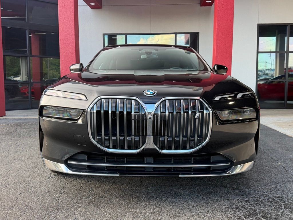 Used 2023 BMW i7 xDrive60 AWD/4WD image 4