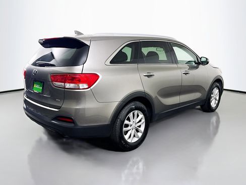 Used 2018 Kia Sorento LX image 10