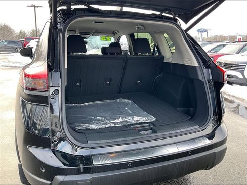 Used 2025 Nissan Rogue SV image 34