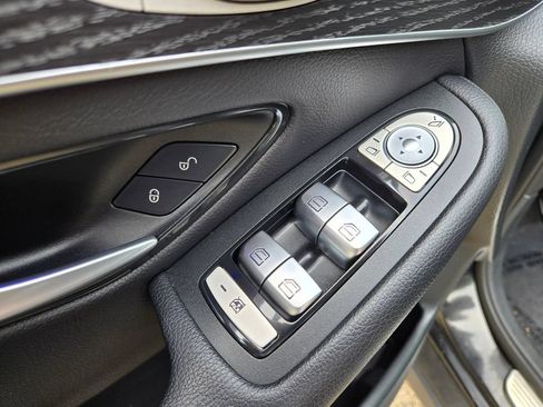 Used 2022 Mercedes-Benz GLC 300 4MATIC image 16