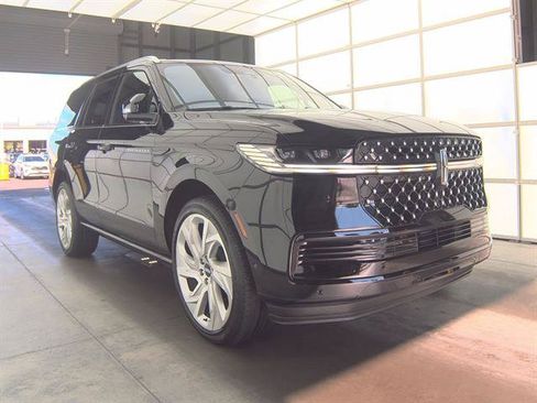 Used 2025 Lincoln Navigator Black Label AWD/4WD image 2