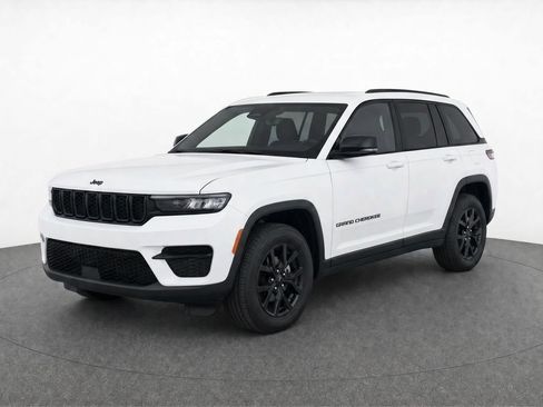 Used 2024 Jeep Grand Cherokee Altitude RWD image 1