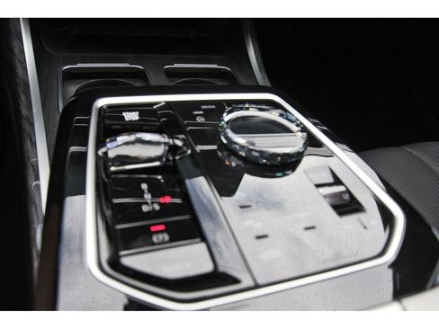 Used 2025 BMW 740i RWD image 26