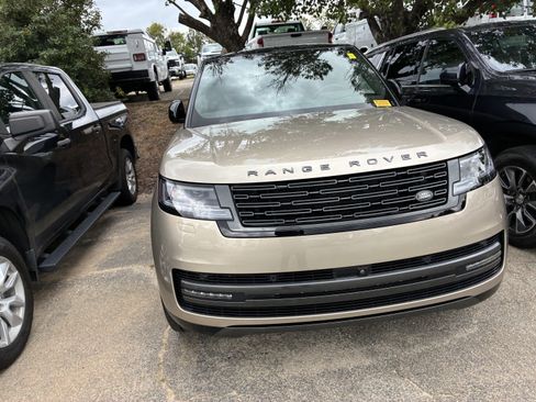 Used 2025 Land Rover Range Rover Long Wheelbase SE AWD/4WD image 2