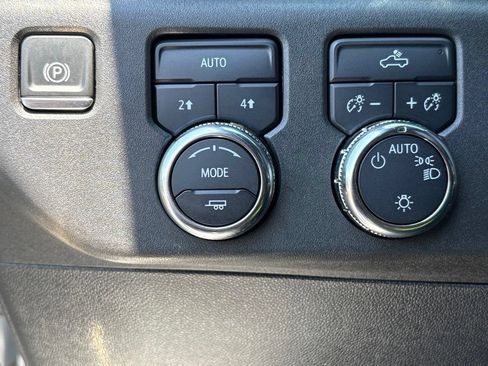 Used 2024 GMC Sierra 1500 SLE AWD/4WD image 11