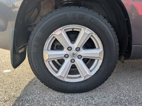 Used 2010 Toyota Highlander SE image 28