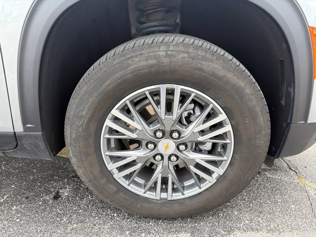 Used 2026 Chevrolet Traverse LT w/ Driver Confidence Package FWD image 9