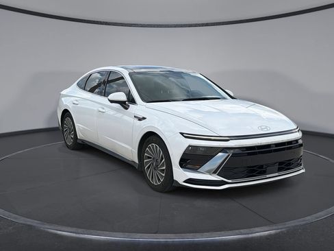 Used 2025 Hyundai Sonata Limited FWD image 12