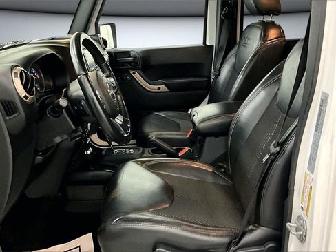 Used 2017 Jeep Wrangler Unlimited Sahara image 21