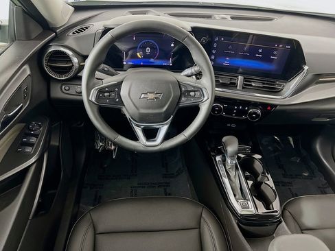 Used 2025 Chevrolet Trax ACTIV w/ Sunroof Package image 22