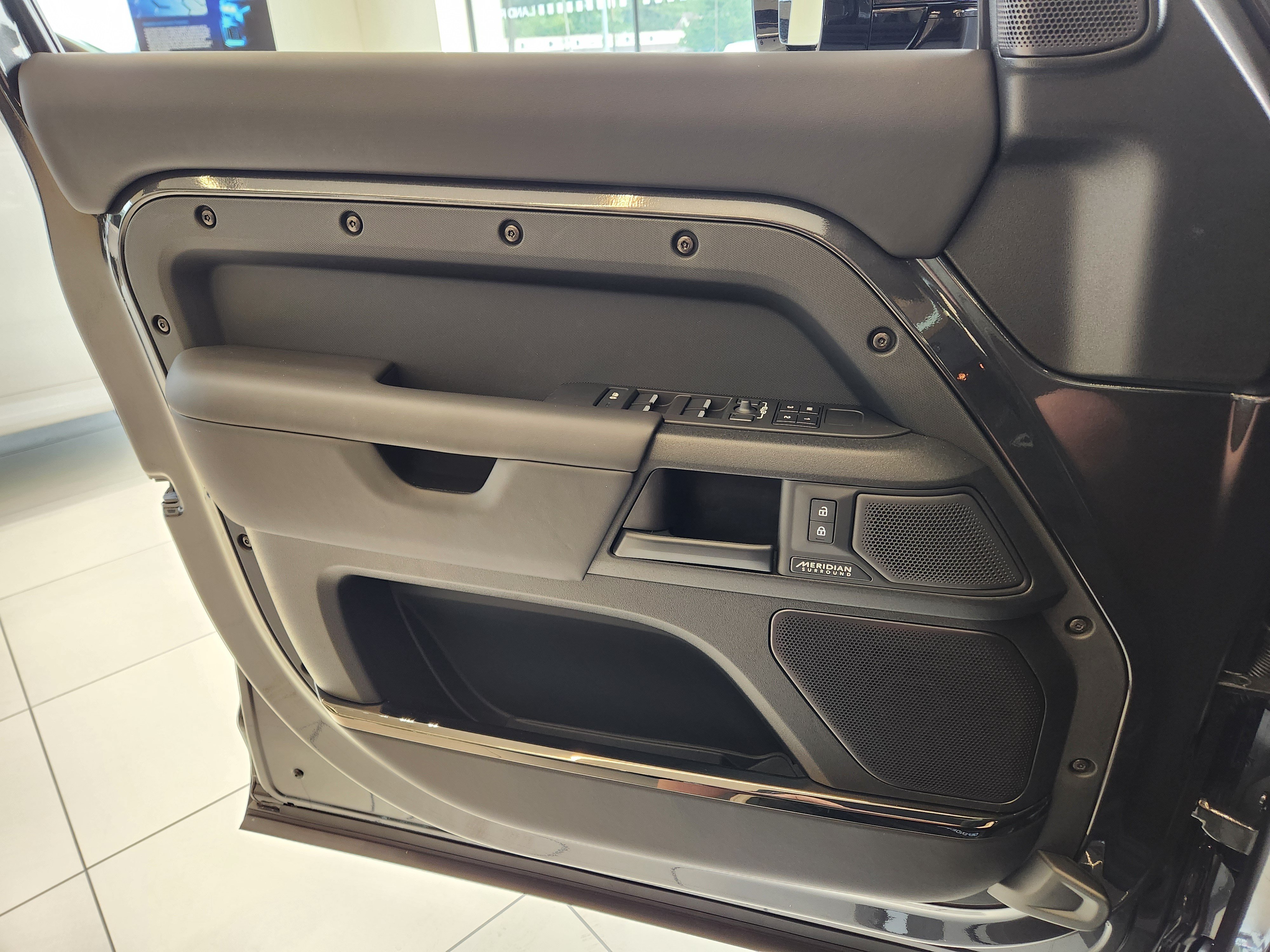 Used 2025 Land Rover Defender 110 AWD/4WD image 16