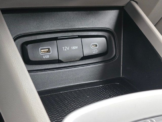 Certified 2025 Hyundai Venue SEL FWD image 33