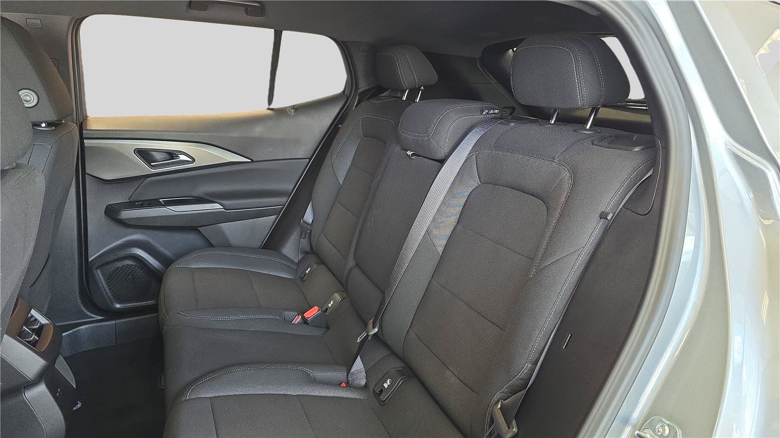 Used 2026 Chevrolet Equinox EV LT FWD image 18