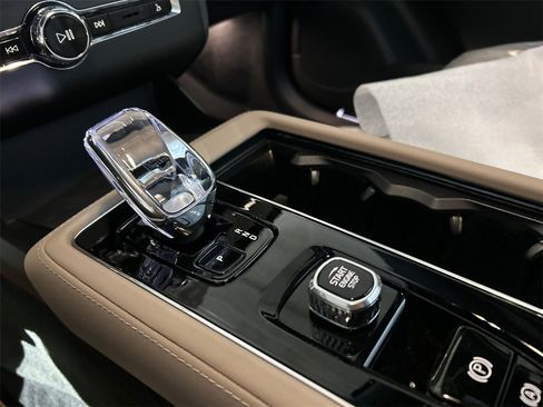 New 2026 Volvo XC90 B6 Plus w/ Protection Package Premier image 19