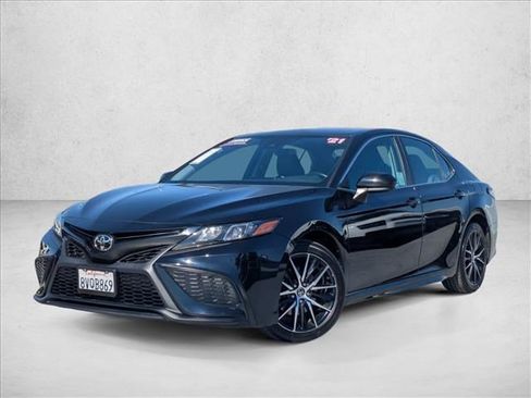 Used 2021 Toyota Camry SE w/ Carpet Mat Package (TMS) FWD image 1