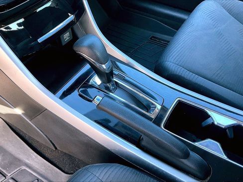 Used 2016 Honda Accord LX image 14