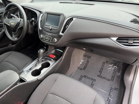 Used 2017 Chevrolet Malibu LT image 27