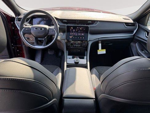 New 2025 Jeep Grand Cherokee Altitude AWD/4WD image 10