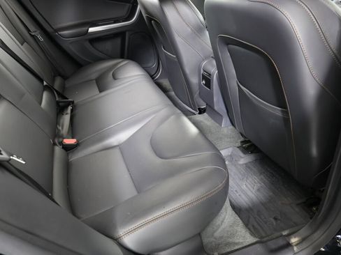 Used 2016 Volvo V60 T5 Cross Country Platinum image 22
