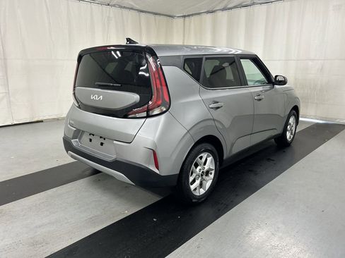 Used 2023 Kia Soul LX w/ LX Technology Package FWD image 2