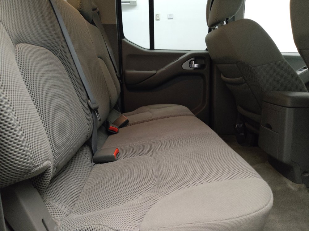 Used 2015 Nissan Frontier SV w/ SV Value Truck Package AWD/4WD image 19