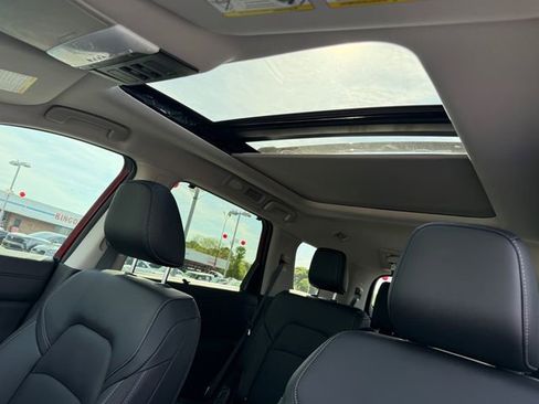 New 2026 Nissan Pathfinder SL w/ SL Premium Package FWD image 16