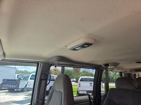 Used 2004 GMC Safari Passenger RWD image 27