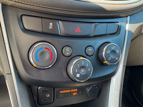 Used 2020 Chevrolet Trax LT w/ LT Convenience Package image 19