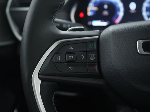 Used 2023 Jeep Grand Cherokee L Limited w/ Black Appearance Package image 28