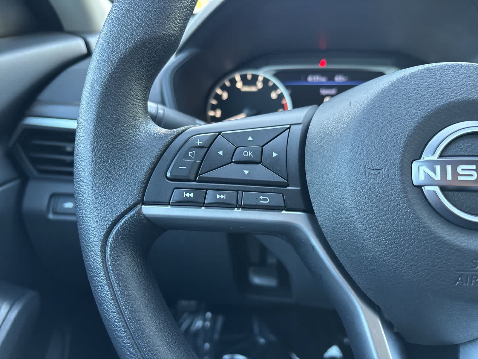Used 2025 Nissan Altima 2.5 SV FWD image 12