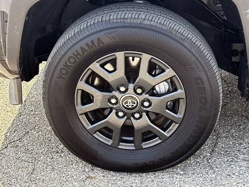 Used 2025 Toyota 4Runner SR5 AWD/4WD image 10