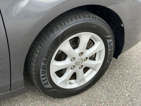 Used 2010 Toyota Camry LE FWD image 14