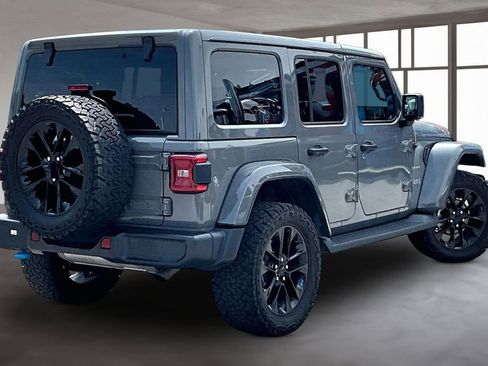 Used 2022 Jeep Wrangler Unlimited Sahara w/ Cold Weather Group AWD/4WD image 3