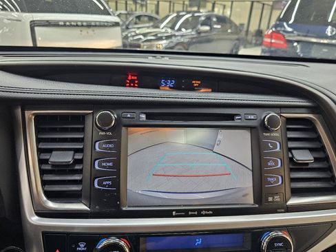 Used 2019 Toyota Highlander XLE FWD image 35