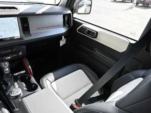 New 2026 Ford Bronco Outer Banks w/ Sasquatch Package AWD/4WD image 31