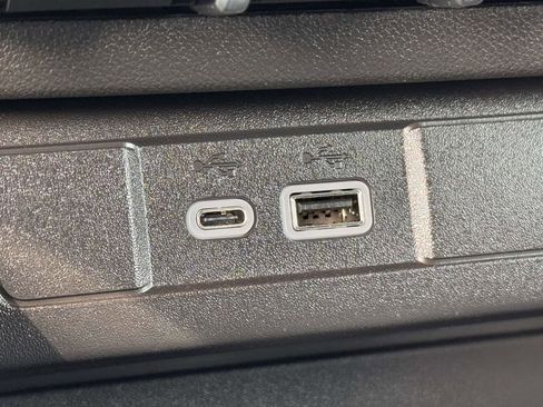 Used 2025 Chevrolet Colorado Z71 image 19