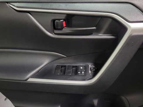 Used 2022 Toyota RAV4 LE AWD/4WD image 19