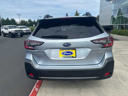 Used 2023 Subaru Outback Premium AWD/4WD image 3