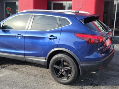 Used 2018 Nissan Rogue Sport SL w/ SL Premium Package image 3