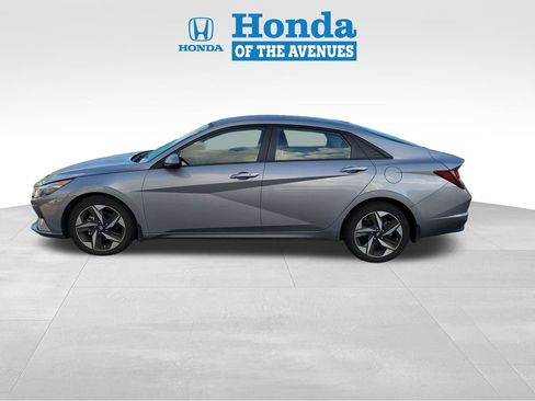 Used 2023 Hyundai Elantra SEL w/ Convenience Package FWD image 4