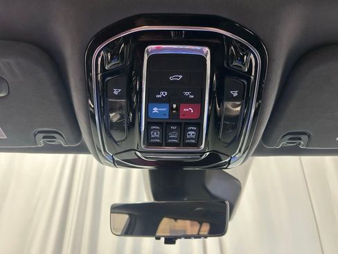 Used 2023 Jeep Grand Wagoneer Series III AWD/4WD image 19
