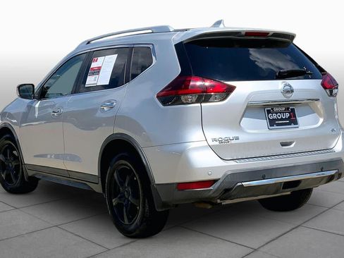 Used 2020 Nissan Rogue SV FWD image 12
