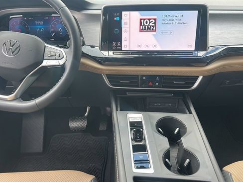 Certified 2026 Volkswagen Atlas Cross Sport SE FWD image 18