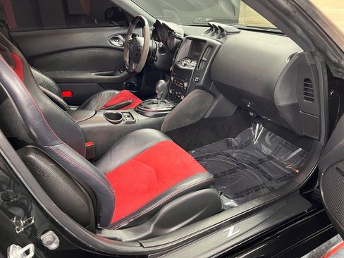 Used 2019 Nissan 370Z NISMO image 8