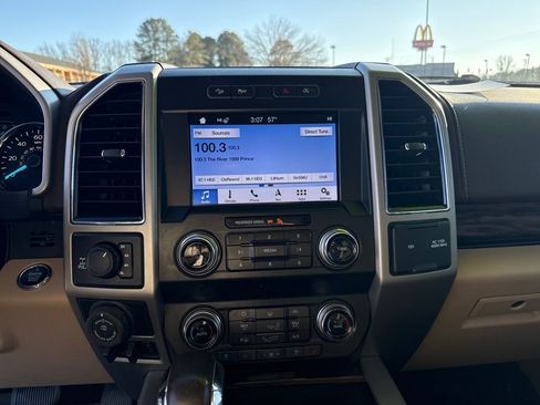 Used 2019 Ford F150 Lariat w/ Equipment Group 502A Luxury image 19