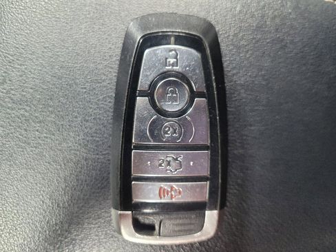 Used 2020 Ford Edge ST image 32