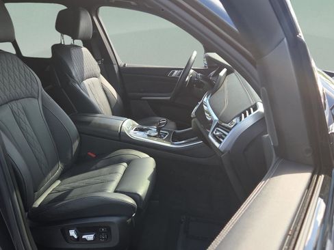 Used 2022 BMW X5 M50i image 22