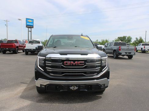 Used 2025 GMC Sierra 1500 SLT AWD/4WD image 3